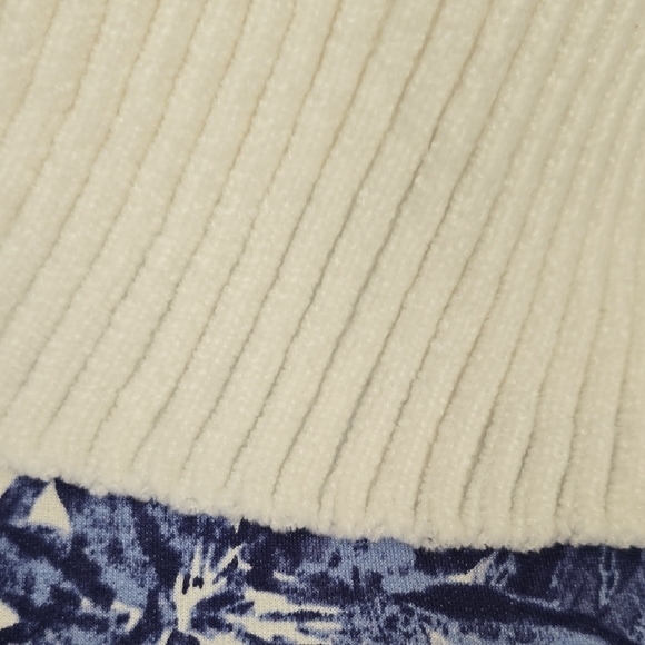 Chico's Indigo and Cream Floral Top - Picture 5 of 9